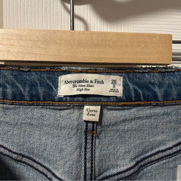 Abercrombie & Fitch Curve Love High Rise Mom Shorts - Picture 3 of 3